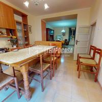 VIA GRANDE CON CORTILE