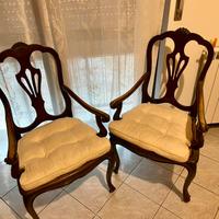 Coppia di sedie con tavolo d’antiquariato