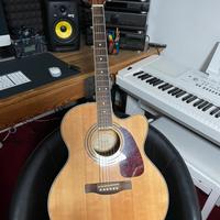 Chitarra acustica amplificata