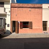 Casa indipendente con giardino in via Filzi