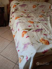 copriletto con cuscini  tappezzeria x cameretta 