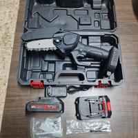 Mini motosega a batteria