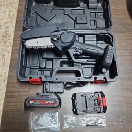 Mini motosega a batteria