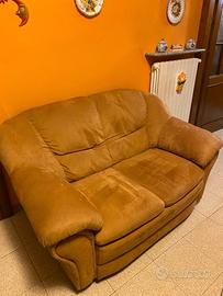 Divano lunghezza 1.40 proforndità 1 metro