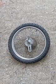 Ruota ciclomotore con pneumaticio