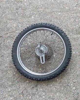 Ruota ciclomotore con pneumaticio