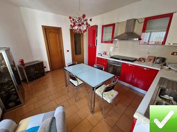 Ampio Appartamento + P. Auto + Cantina 150 Mq