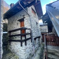 CASA SEMINDIPENDENTE A BANNIO ANZINO