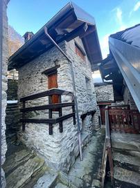 CASA SEMINDIPENDENTE A BANNIO ANZINO