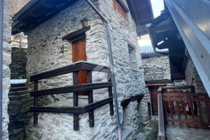 CASA SEMINDIPENDENTE A BANNIO ANZINO