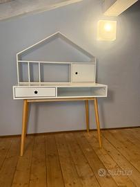 Scrivania bianca