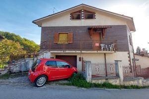 Villa con giardino e posto auto