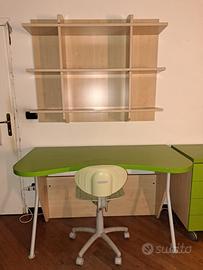 Scrivanie, librerie e cassettiera per cameretta