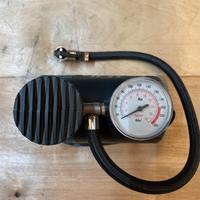 Compressore 12V per auto e moto