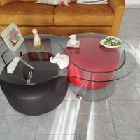 Tavolino moderno di design in vetro con pouf 