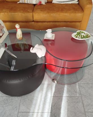Tavolino moderno di design in vetro con pouf 