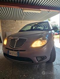 Lancia Ypsilon 1.3 MJT 75 CV Versus
