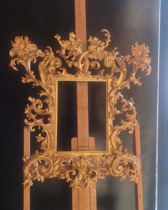 cornice in legno intagliato e dorato 