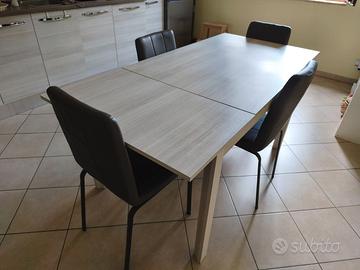 Tavolo a pranzo allungabile+6 sedie
