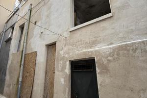 Ab. indipendente da ristrutturare con cantinola