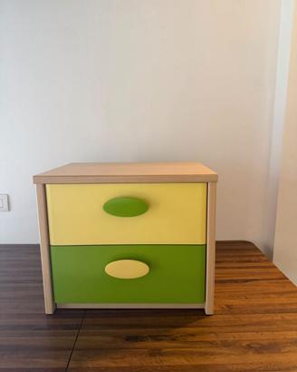 Comodino con cassetti in legno