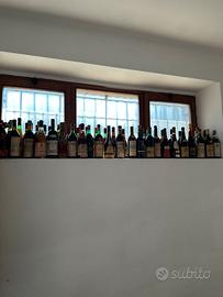 Vechie bottiglie di vino per collezionisti