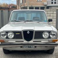 Lancia 2000 iniezione ( Flavia berlina )