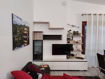 Parete attrezzata, mobile TV, vetrinetta