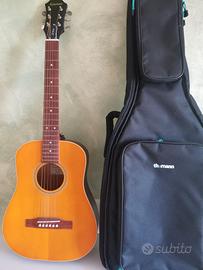 Chitarra acustica da viaggio 