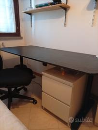 scrivania più sedia e mobiletto contenitore 