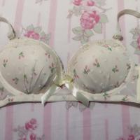 reggiseno giallo con pizzo