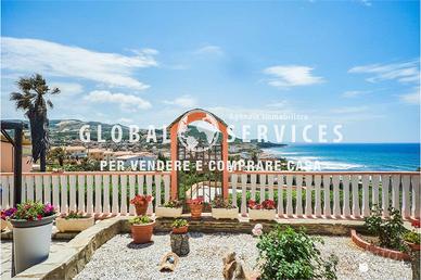 Castelsardo: villa trilivello con vista panoramica