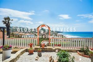 Castelsardo: villa trilivello con vista panoramica