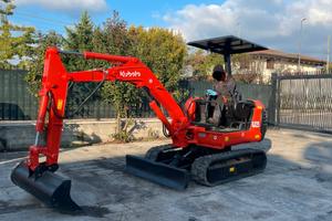 E114 Mini escavatore 25 q Kubota U25