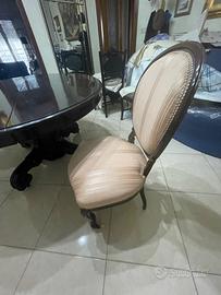 Sei sedie di antiquariato foderate con seta