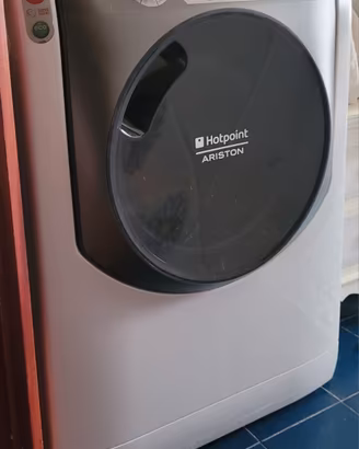 Lavatrice Hotpoint Ariston Aqualtis slim 