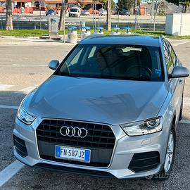 Audi Q3 2.0 TDI 120 CV Business