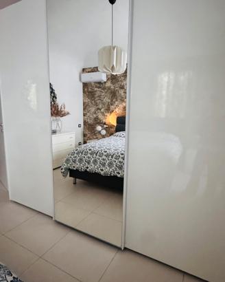 Armadio a tre ante scorrevoli