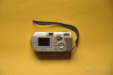 Fotocamera Sony P72
