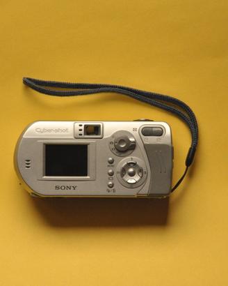 Fotocamera Sony P72