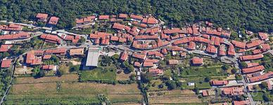 Posto auto in strada per Longera