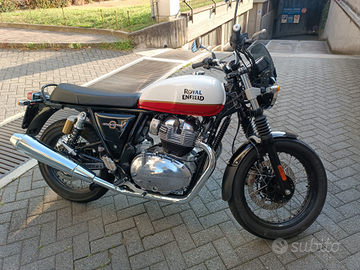 Royal Enfield Interceptor 650-Moto Guzzi V85