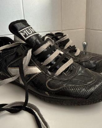 Scarpe Munich nere e argento, numero 38