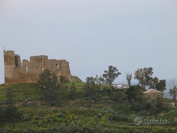 Rustico da ristrutturae con terreno attorno