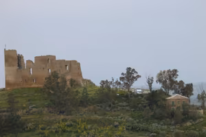 Rustico da ristrutturae con terreno attorno