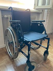 Sedia a rotelle con cuscino antidecubito