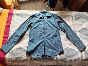 Camicia blu a pallini