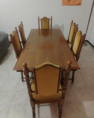 Tavolo in legno da sala