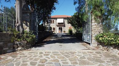 3 LOCALI A CASTELLABATE