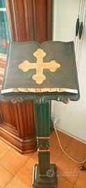 Leggio da chiesa in legno decorato